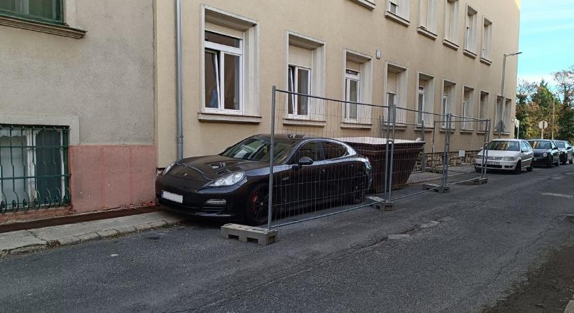 Porsche a pácban Szombathelyen