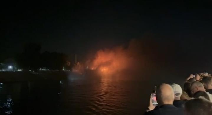 Tizenhat magyarral a fedélzetén gyulladt ki egy turistahajó a Níluson, Szijjártó szerint senki sem sérült meg