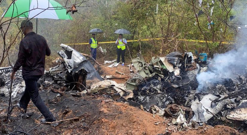 A Kenyában utazási irodát vezető magyar férfi meglepődött azon, hogy a hatalmas viharban felszállt a repülő