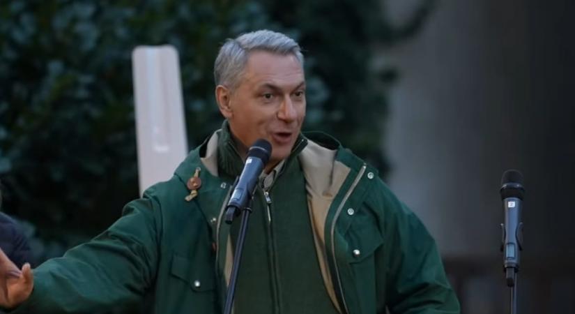 „Ha előretolom, akkor ki tudja milyen jövő nyílik előttem” – Orbán megbillenésén viccelődött Lázár János