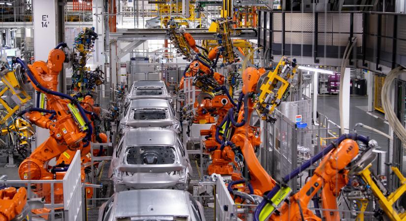 Pár napon belül leállhatnak az EU-s autógyárak a Kínával vívott chipháború miatt