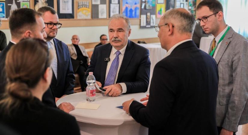 Esélyteremtési Fórumon beszélt az agrárminiszter Győrben - fotók