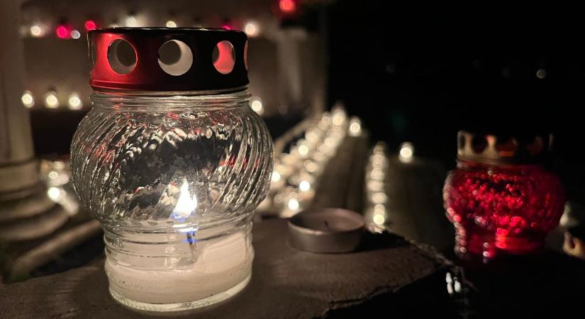 Kisbér is kibővített nyitvatartást biztosít a temetőbe érkezőknek - mutatjuk a részleteket