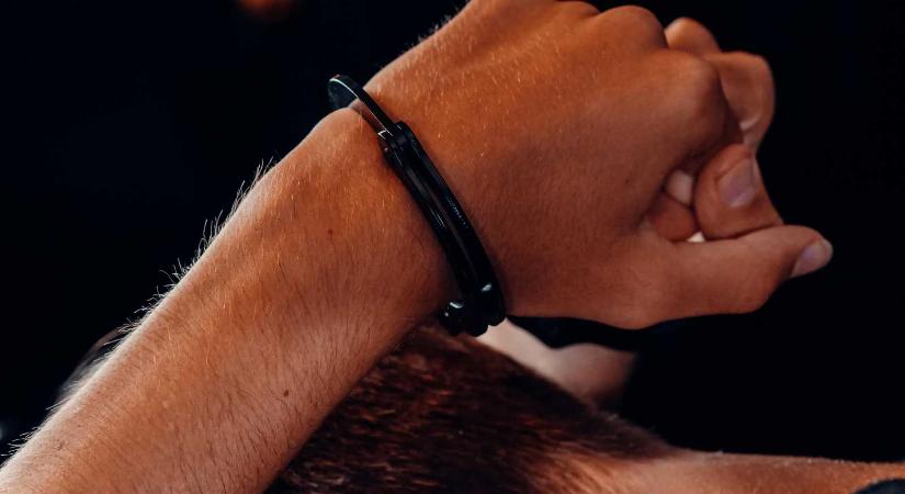 Gyermekpornográfiával és nemi erőszakkal gyanúsítanak két fiatalt Temes megyében