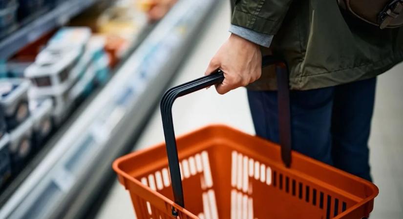 Így tartanak nyitva a boltok halottak napján és mindenszentekkor