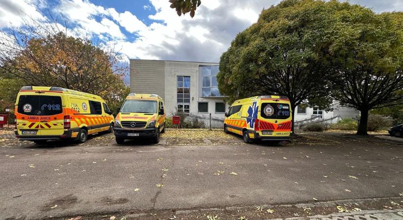 A gyöngyösi mentők átmenetileg a campus területén várják a segélyhívásokat