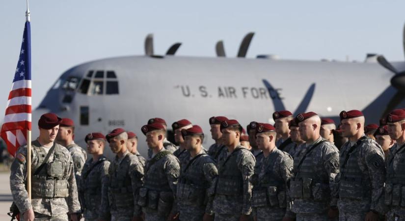 Védelmi tárca: Az USA előre közölte katonák kivonását a NATO keleti szárnyáról