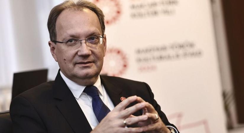 Hoppál Péter: „Én a könyvtárosokkal vagyok!”