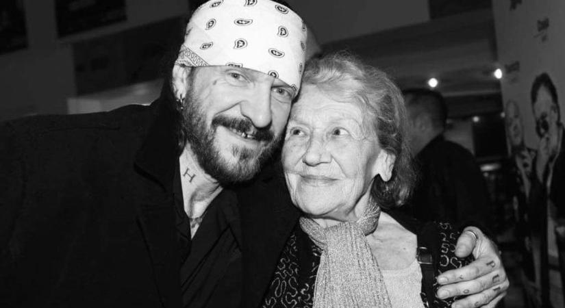 Ganxsta Zolee megrendítő sorokkal búcsúzott édesanyjától, Kassai Ilonától