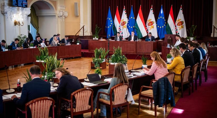 Közgyűlési délután: alkohol, gyermekvédelem, rakpart, üres telefonfülkék