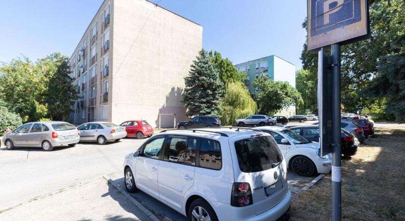 „Mondjon le!” – forrnak az indulatok a tatabányai parkolás körül a Kúria döntése után