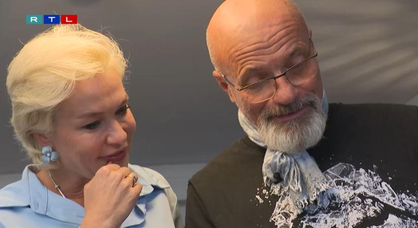 Ő Zacher Gábor 15 évvel fiatalabb felesége: Mónika csinos, szőke hajú nő