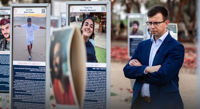 „Egy pillanatra se feledjük, mivel és kikkel állunk szemben” – Bóka János Izraelben tett látogatást