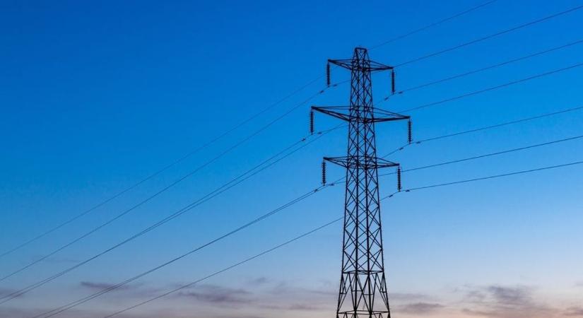 Elsötétülő település, nehezedő közlekedés és egy komoly baleset