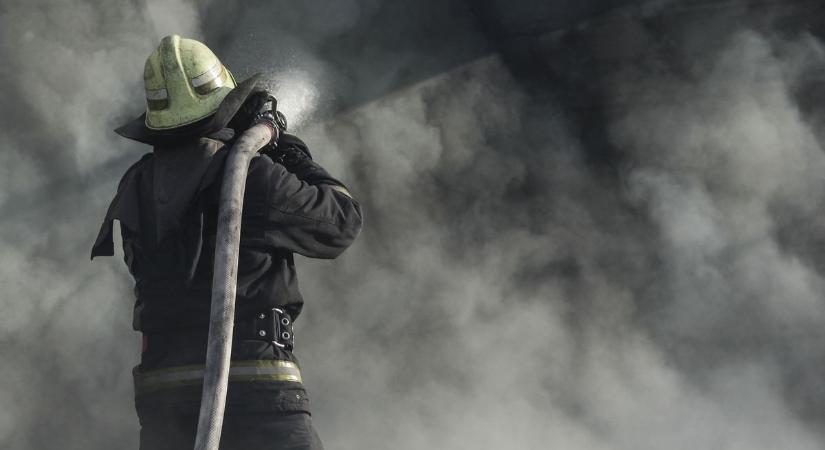 Kigyulladt egy melléképület Győr-Ménfőcsanakon