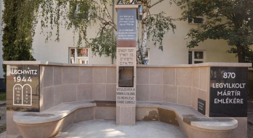 Közös ünnepség az új Holokauszt-emlékműnél Mezőkövesden