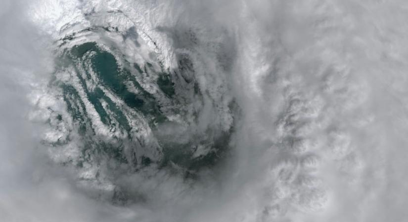 300 km/órás széllel ért partot Melissa, Európába már ciklonná alakulva érkezik meg a karibi hurrikán