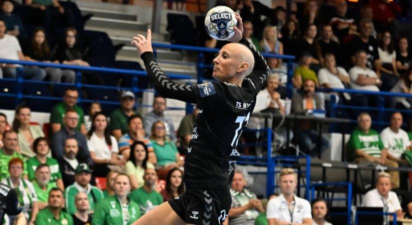 Gúnyolódott a rákbeteg kézilabdázón, kirúgták a szpíkert