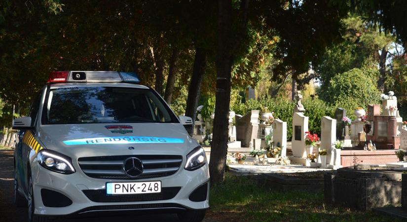 A rendőrség idén is jelen lesz a temetők környékén