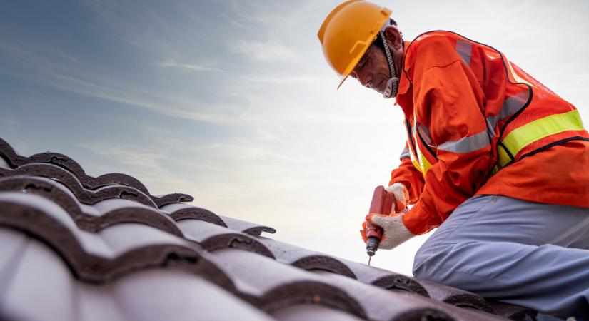 Tetőcsere támogatás 2025: így lehet pályázni, ezek a feltételek