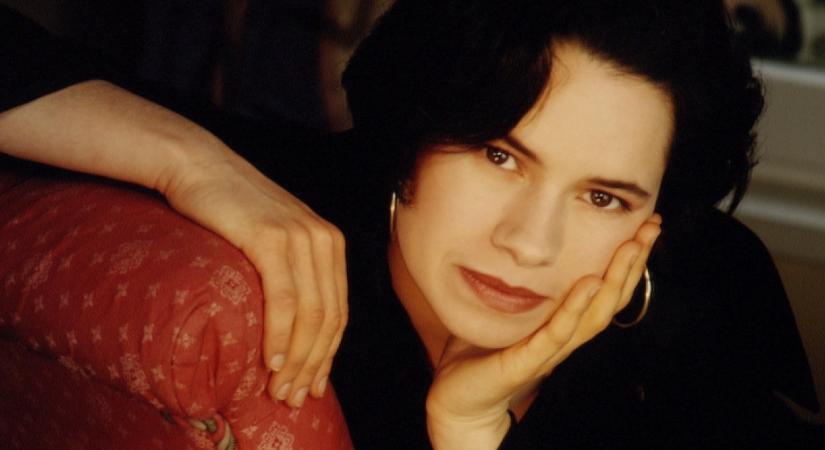 62 esztendősen, ősz hajjal felismerhetetlen a 90-es évek sztárénekese: így néz ki most az egykori álomnő