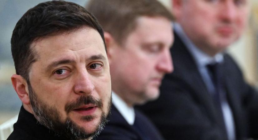 Zelenszkij meghúzta Ukrajna vörös vonalát, közben „pánik tört ki a Karmelitában”, Lengyelországban pedig nagyítóval kell keresni a jogállamiságot