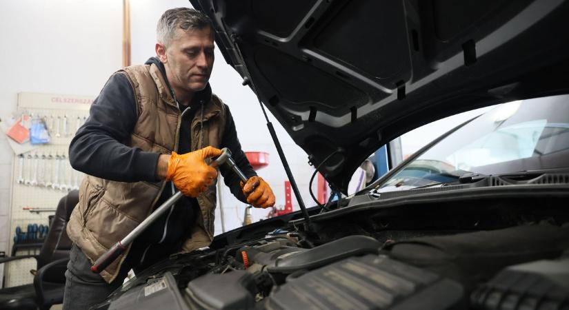 Otthoni autószerelés: régen menő volt, ma már súlyos százezrekbe fájhat!