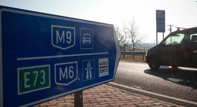Keresztbe állt az úton – baleset éjszaka az M9-en