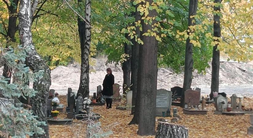 Itt a dunaújvárosi halottaknapi kisokos: temető-nyitvatartástól a lezárásokig