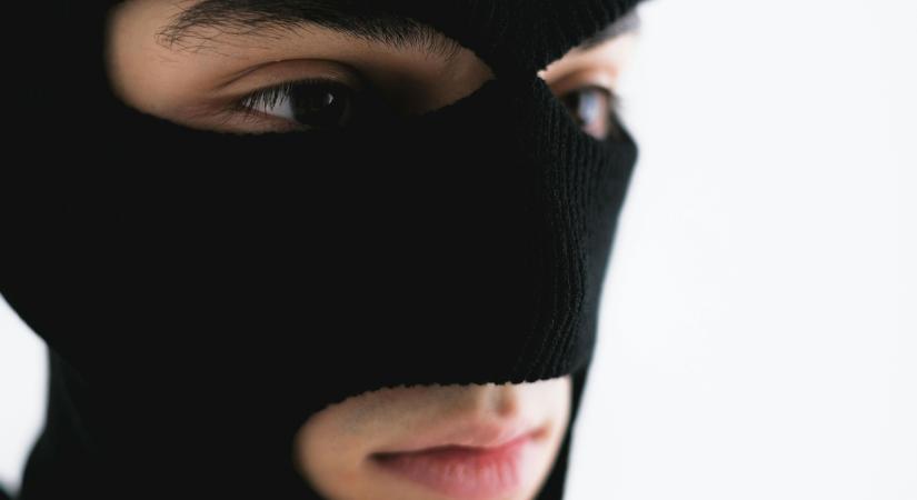 Megharapta elrablóját - így menekült meg a 13 éves lány