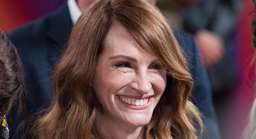 A nagymamák kedvenc időtöltésének hódol a legszebb mosolyú világsztár