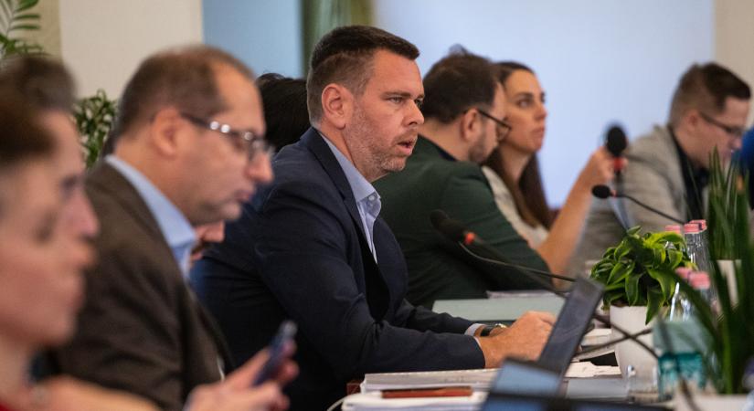 Rudas: csak Vitézyék és a Tisza támogatta volna a kötényes fürdés visszaállítását, ami így nem ment át