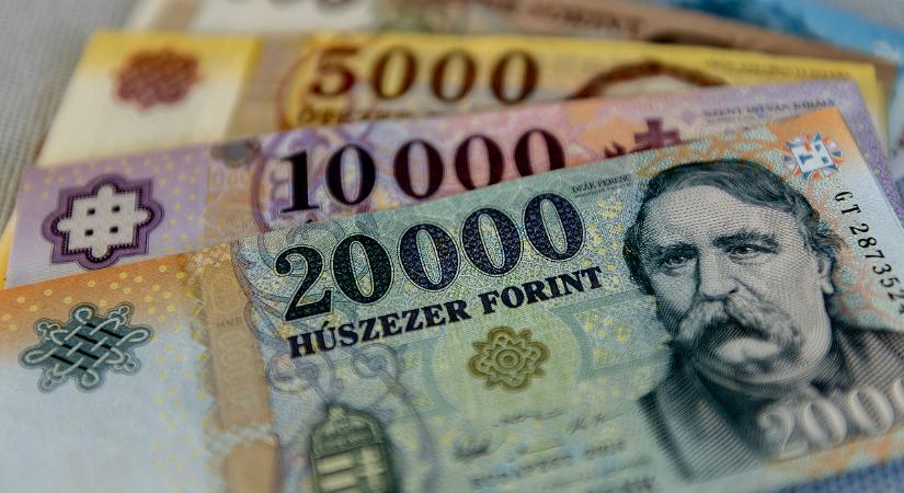 Lejtmenetre kapcsolt a forint, de nem kell pánikolni