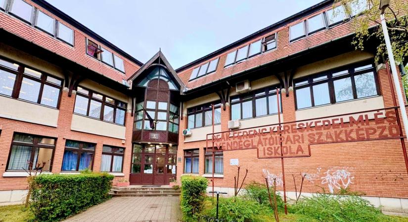 Új épületrésszel bővül a koronázóváros 1896 óta működő iskolája