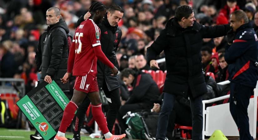 A Liverpool tinije 16 percet játszott eddig a felnőttcsapatban, de már kétszer kiállították