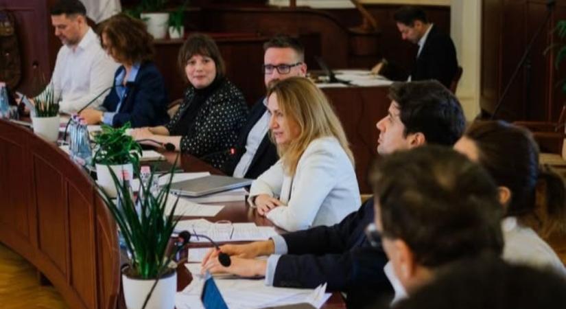 „Undorító, amit a Tisza csinált”, „k*rva nagy csalódás”, „mára kijózanított, amiket mostanában műveltek” – kiakadtak a Tisza szavazói a Sziget miatt