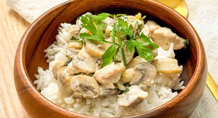 Gyors, tejszínes-gombás csirkeragu: kezdők is elkészíthetik