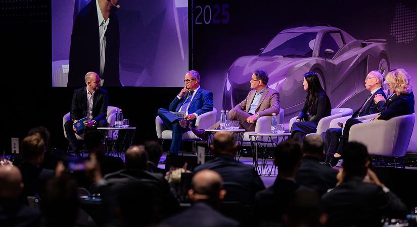 Autóipari csúcs Debrecenben: egy asztalhoz ül a BMW, a Mercedes és az Audi vezetője