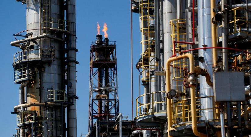 Százhalombattai tűz: Orbán Viktor szerint gőzerővel halad a nyomozás – „nem zárható ki semmilyen forgatókönyv”