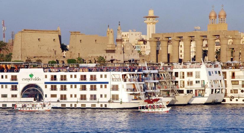 Kigyulladt egy hajó a Níluson, magyar érintettek is vannak