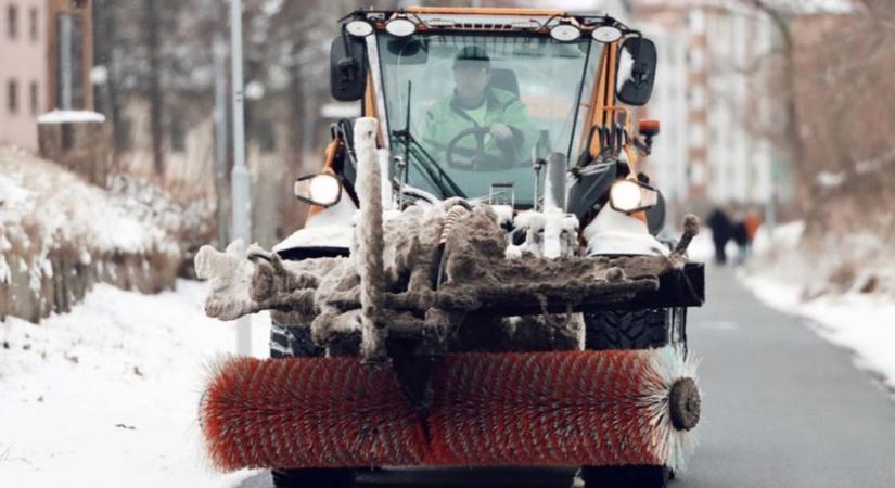 Pályázat: síktalanítás, hóeltakarítás