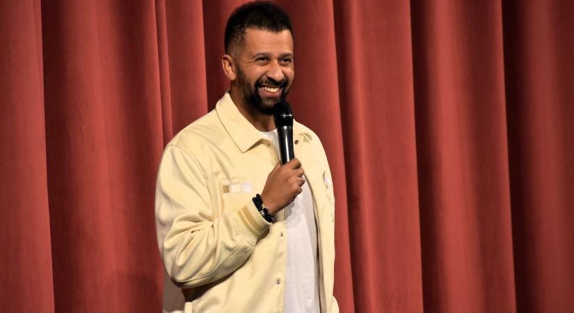 „Ezt benéztem” - Musimbe Dávid Dennis önálló estje Pápán