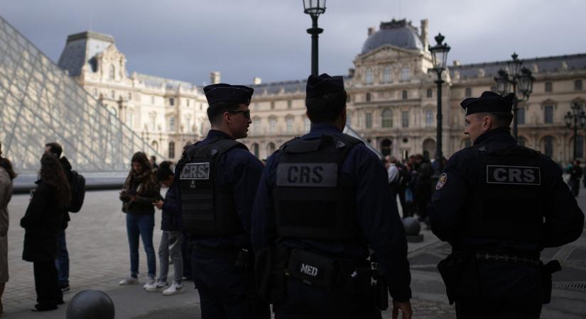 A Louvre kirablásának őrizetbe vett gyanúsítottjai „részben beismerték” a bűncselekményeket