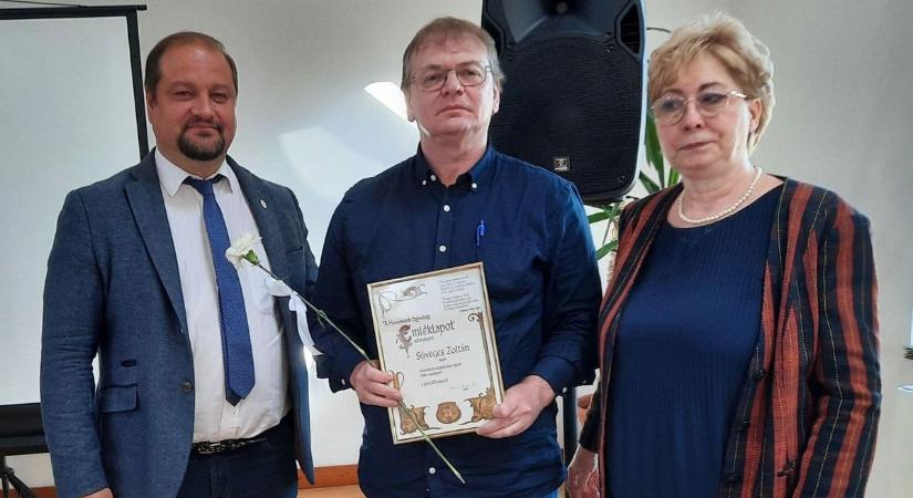 Kitüntették a dunaújvárosi tanárt a Honismereti Szövetségnél