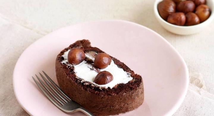 Gesztenyekrémes, kakaós piskótatekercs: mutatós és finom