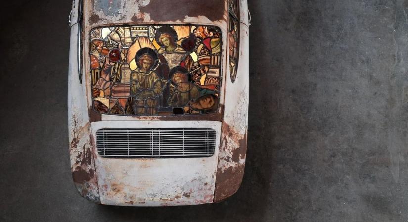 Egy srác gondolt egyet, és roncsautóból templomot csinált ( fotók, videó)