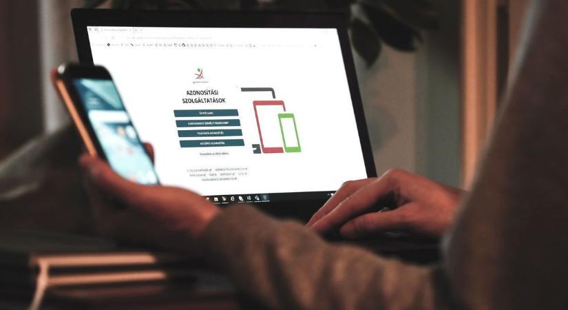 Leáll több államigazgatási rendszer