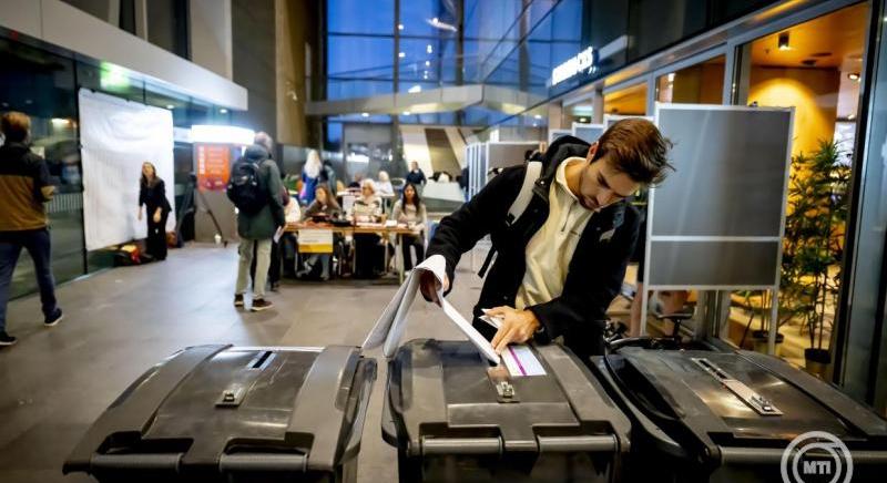 Meglepetés jöhet Hollandiában: Az exit pollok szerint a D66 nyerhette meg az előrehozott választásokat
