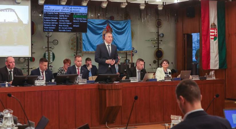 Fenyegető üzenet: Nemény András is kiállt Ágh Péter és édesapja mellett