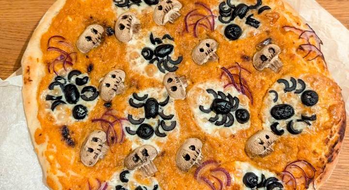 Rémisztő pizza halloweenre: kreatív és egyszerű finomság